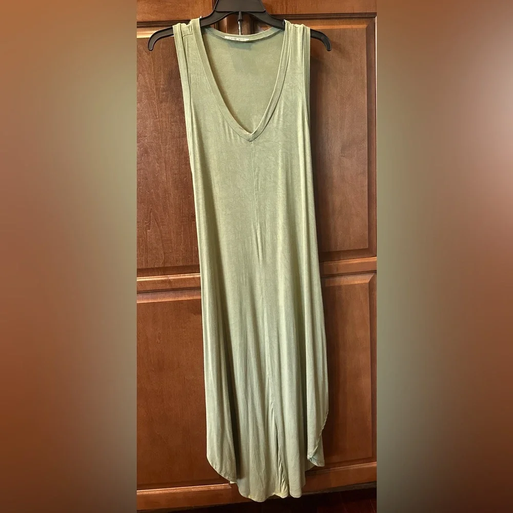 Charlotte Avery Green Sleeveless Dress. Medium. Bundle 4 Deals! - Picture 5 of 15